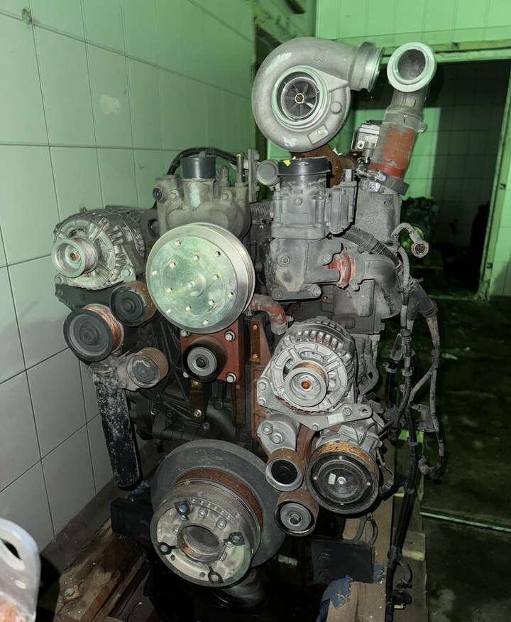 Deutz TTCD 7.8 L6 - Motor - Kotrógép: 1 kép. Deutz TTCD 7.8 L6 - Motor - Kotrógép: 1 kép.