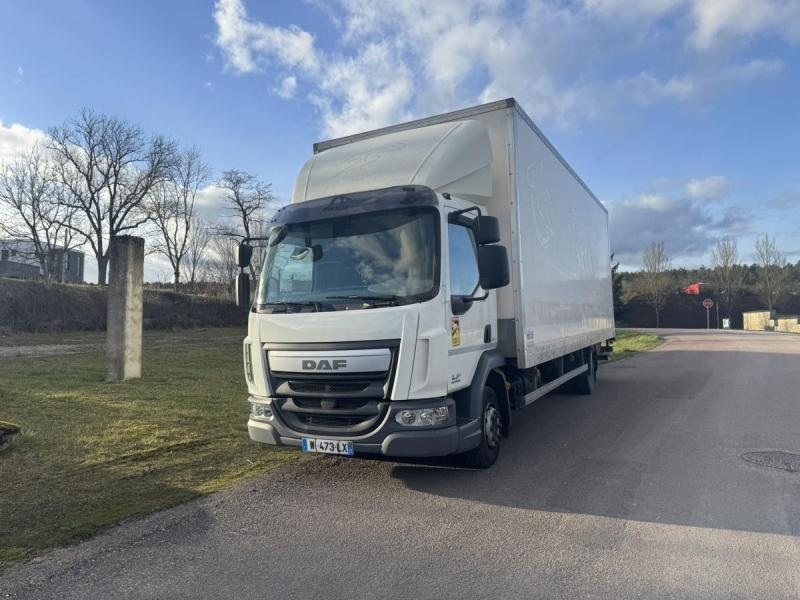 DAF LF 210 FA - Dobozos felépítményű teherautó: 2 kép. DAF LF 210 FA - Dobozos felépítményű teherautó: 2 kép.