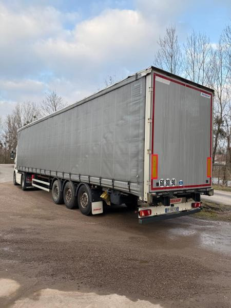 Fruehauf - Ponyvás félpótkocsi: 3 kép. Fruehauf - Ponyvás félpótkocsi: 3 kép.