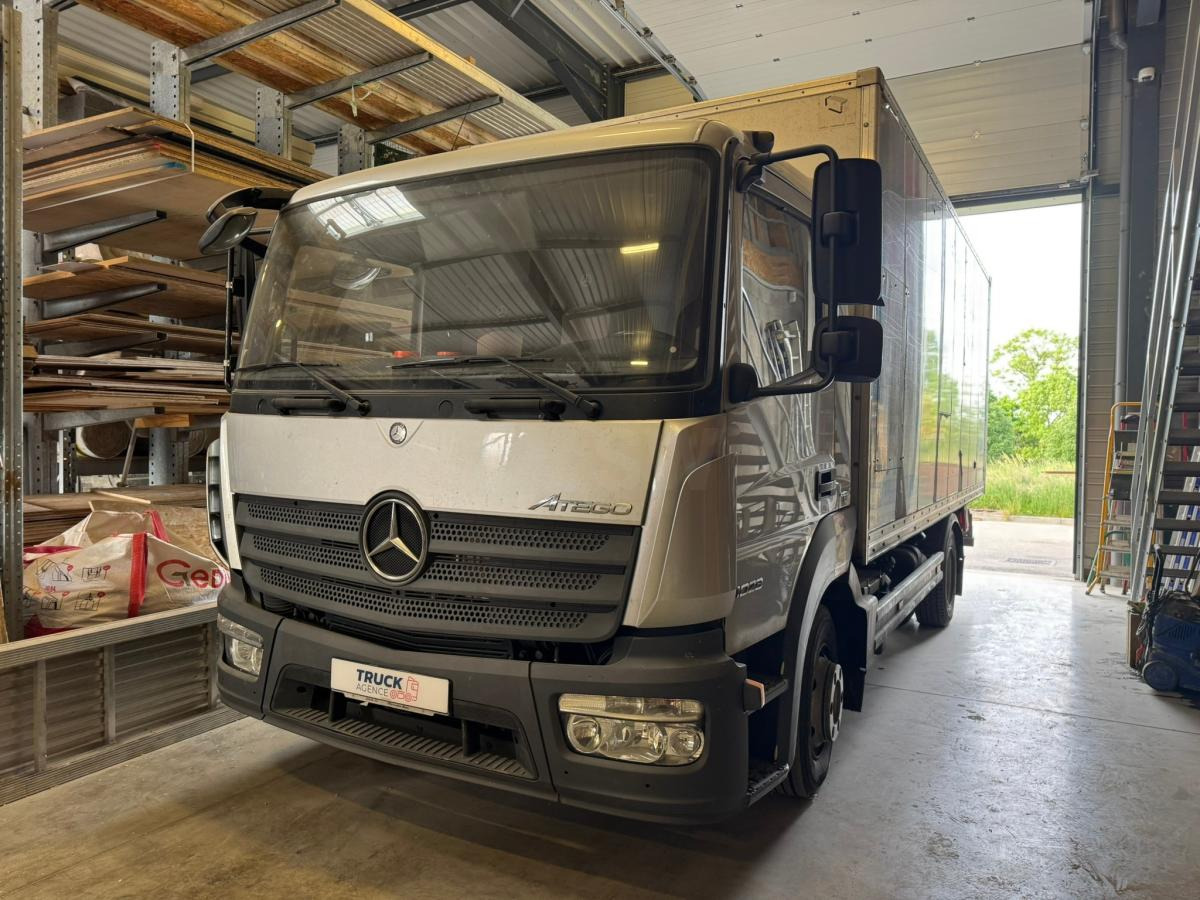 Mercedes Atego - Dobozos felépítményű teherautó: 1 kép. Mercedes Atego - Dobozos felépítményű teherautó: 1 kép.