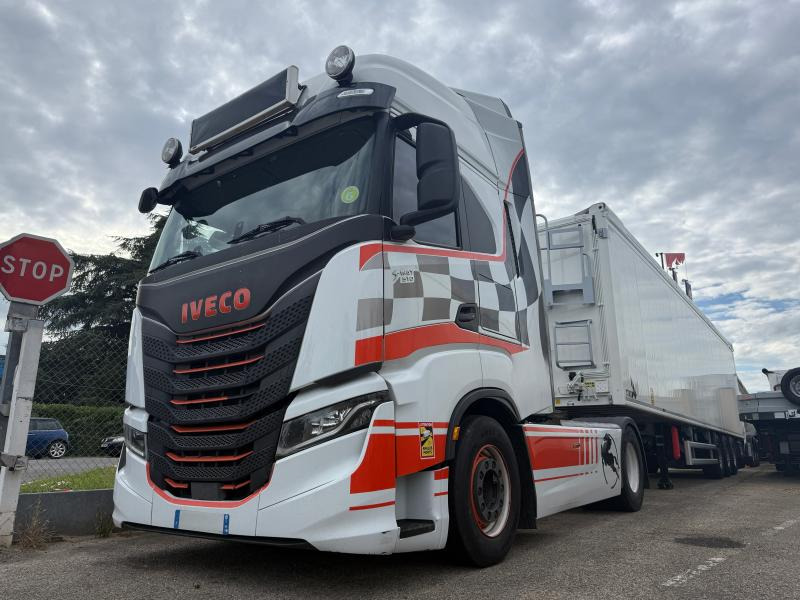 Iveco S-WAY 510 - Nyergesvontató: 1 kép. Iveco S-WAY 510 - Nyergesvontató: 1 kép.