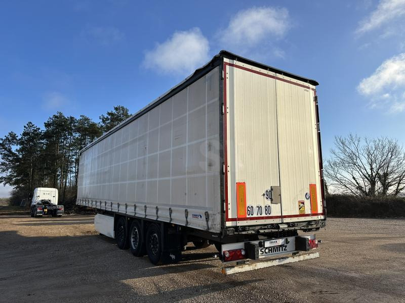 Schmitz Cargobull - Ponyvás félpótkocsi: 5 kép. Schmitz Cargobull - Ponyvás félpótkocsi: 5 kép.