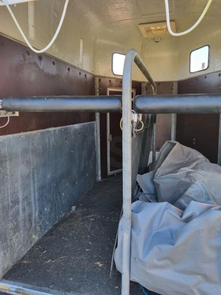 Lószállító utánfutó Vanisere: 6 kép.