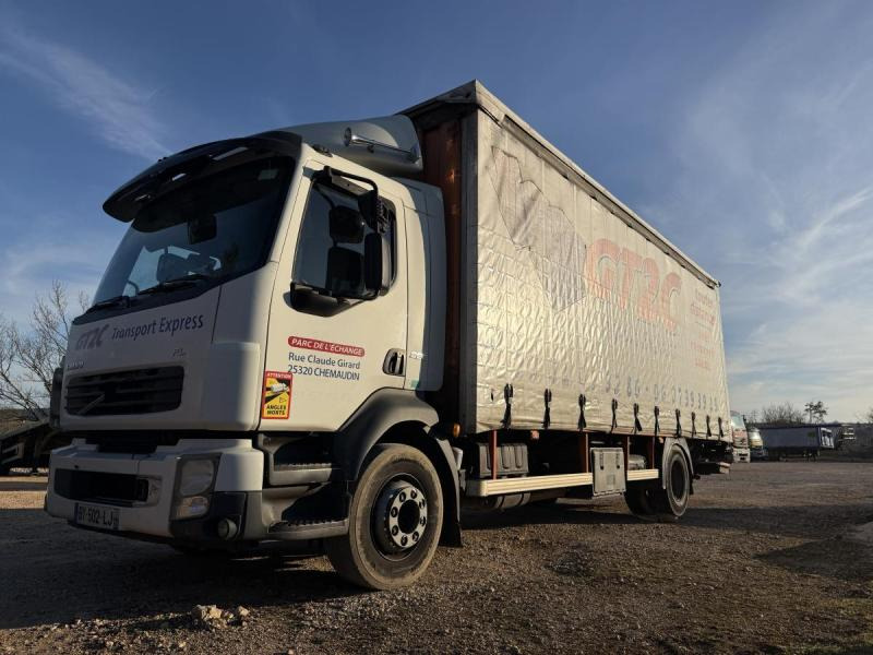 Volvo FL - Ponyvás teherautó: 2 kép. Volvo FL - Ponyvás teherautó: 2 kép.