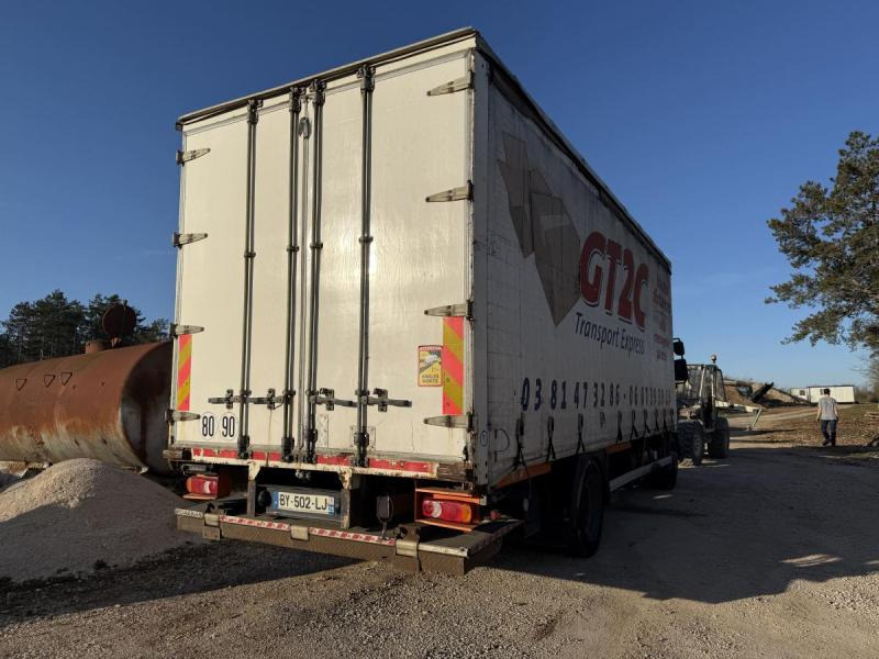 Volvo FL - Ponyvás teherautó: 5 kép. Volvo FL - Ponyvás teherautó: 5 kép.