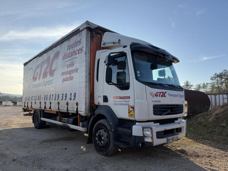 Volvo FL - Ponyvás teherautó: 1 kép. Volvo FL - Ponyvás teherautó: 1 kép.