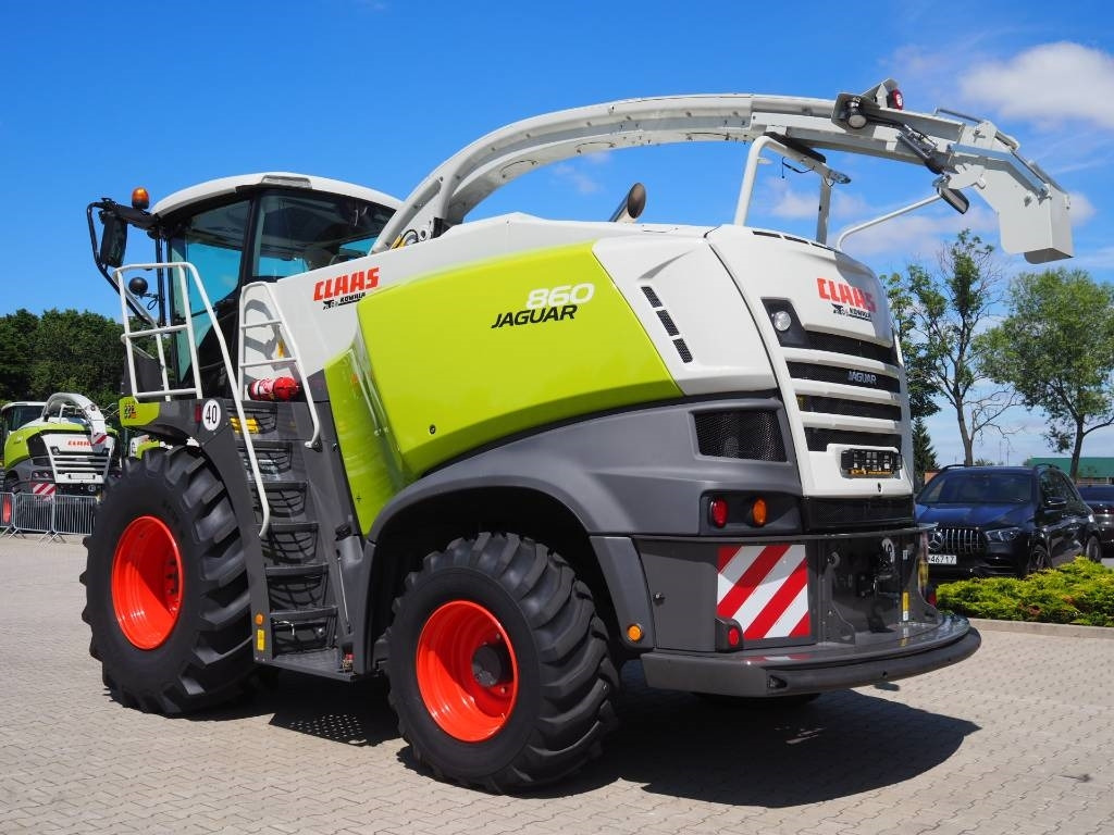 Claas Jaguar 860 4WD - Önjáró szecskázógép: 2 kép. Claas Jaguar 860 4WD - Önjáró szecskázógép: 2 kép.