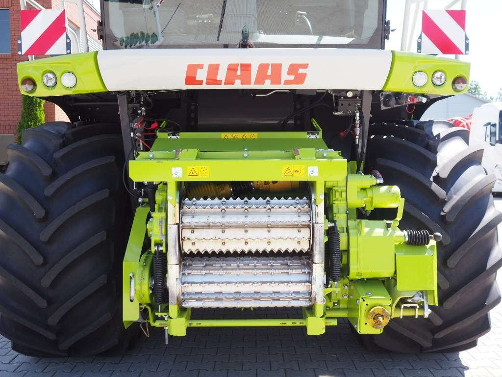 Claas Jaguar 860 4WD - Önjáró szecskázógép: 5 kép. Claas Jaguar 860 4WD - Önjáró szecskázógép: 5 kép.