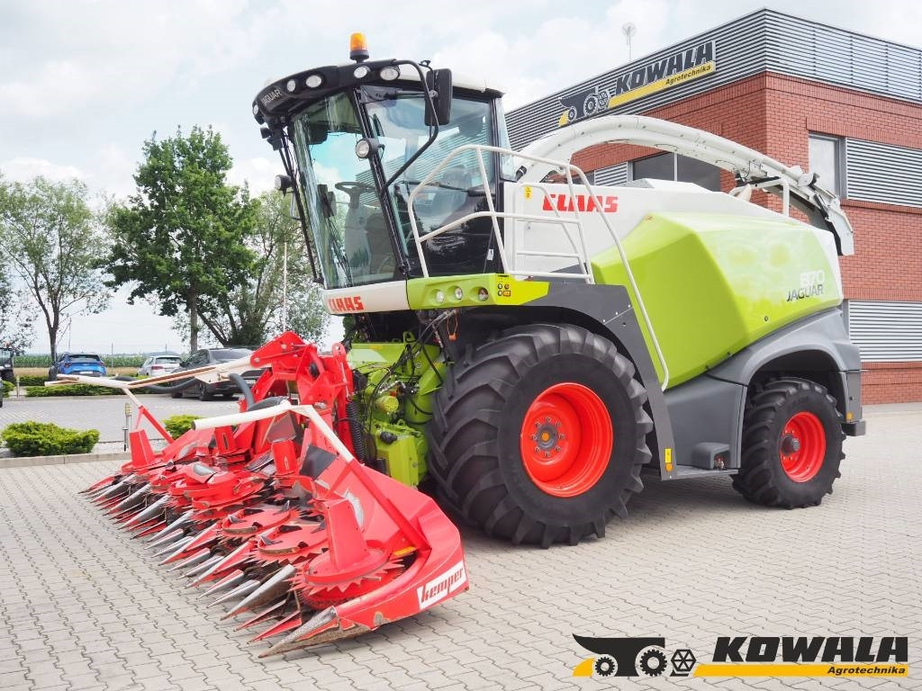 Claas Jaguar 870 + Kemper 360 Plus - Önjáró szecskázógép: 1 kép. Claas Jaguar 870 + Kemper 360 Plus - Önjáró szecskázógép: 1 kép.