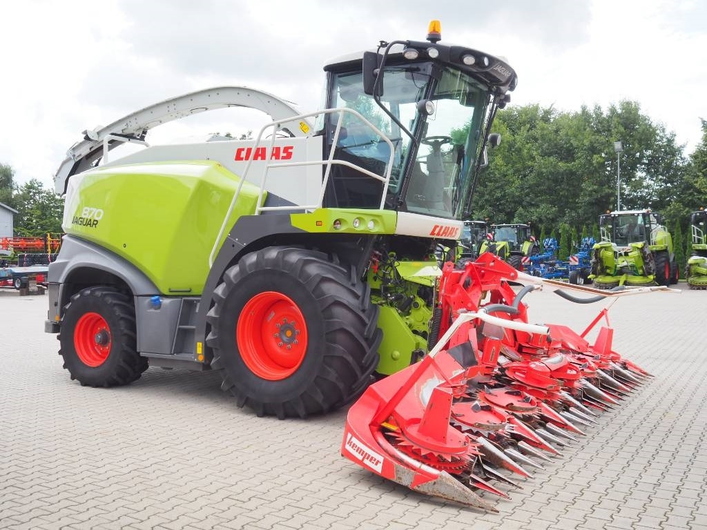 Claas Jaguar 870 + Kemper 360 Plus - Önjáró szecskázógép: 4 kép. Claas Jaguar 870 + Kemper 360 Plus - Önjáró szecskázógép: 4 kép.