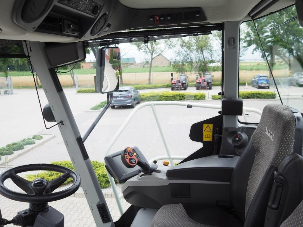 Claas Jaguar 940 4WD - Önjáró szecskázógép: 5 kép. Claas Jaguar 940 4WD - Önjáró szecskázógép: 5 kép.