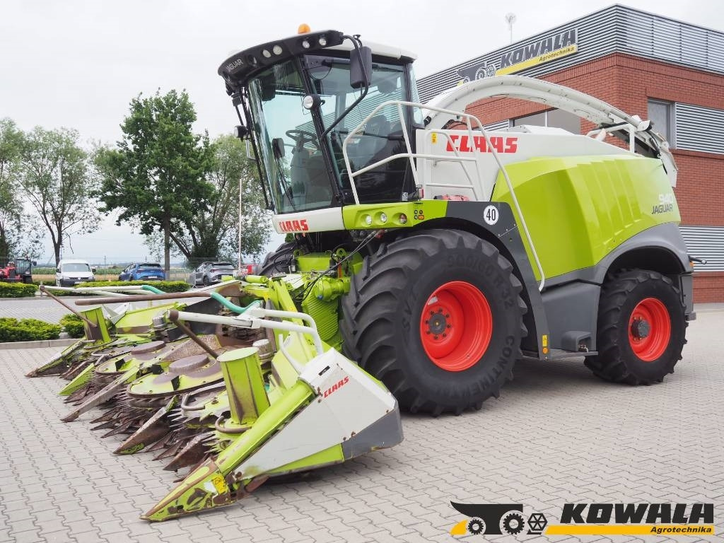 Claas Jaguar 940 4WD + Orbis 600 SD - Önjáró szecskázógép: 1 kép. Claas Jaguar 940 4WD + Orbis 600 SD - Önjáró szecskázógép: 1 kép.