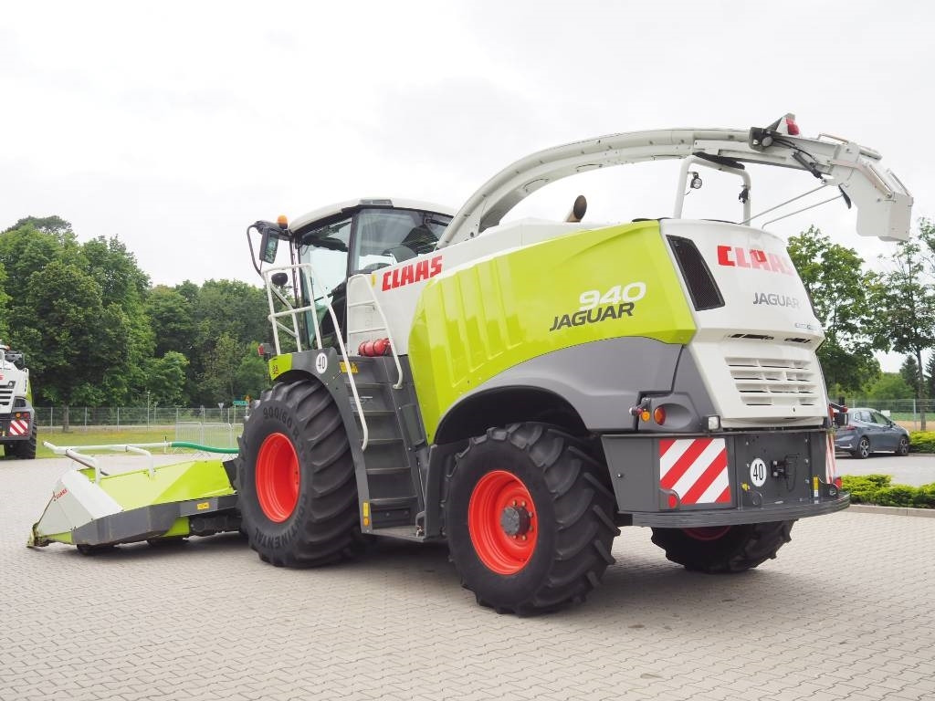 Claas Jaguar 940 4WD + Orbis 600 SD - Önjáró szecskázógép: 2 kép. Claas Jaguar 940 4WD + Orbis 600 SD - Önjáró szecskázógép: 2 kép.