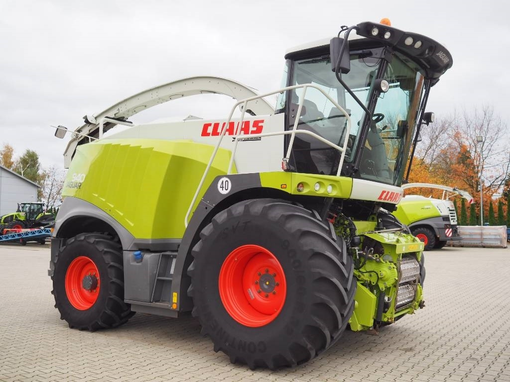 Claas Jaguar 940 4x4 - Önjáró szecskázógép: 4 kép. Claas Jaguar 940 4x4 - Önjáró szecskázógép: 4 kép.