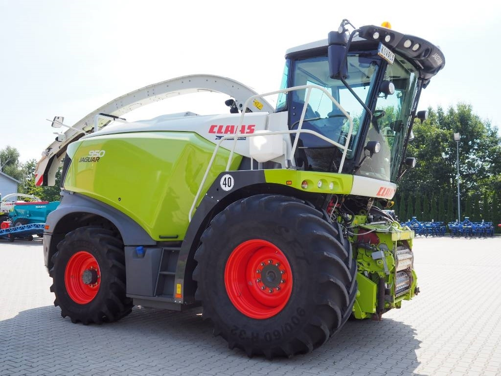 Claas Jaguar 950 4WD - Önjáró szecskázógép: 4 kép. Claas Jaguar 950 4WD - Önjáró szecskázógép: 4 kép.