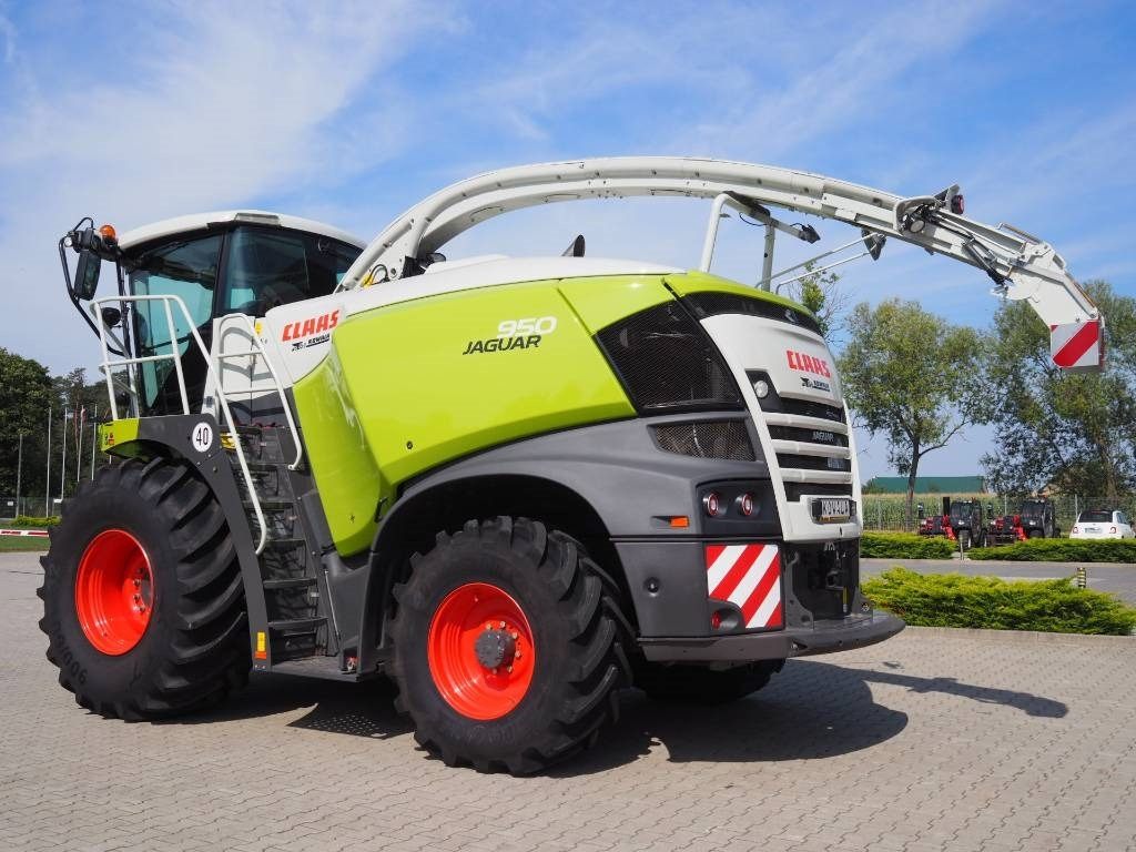 Claas Jaguar 950 4WD - Önjáró szecskázógép: 2 kép. Claas Jaguar 950 4WD - Önjáró szecskázógép: 2 kép.