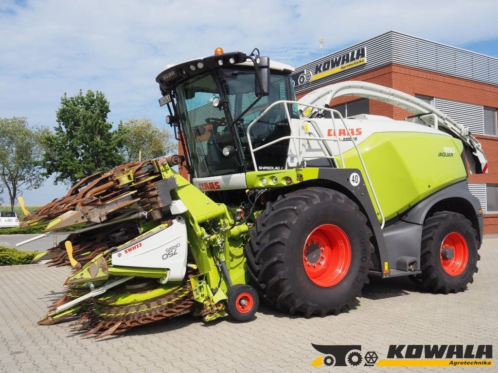 Claas Jaguar 950 4WD + Orbis 750 - Önjáró szecskázógép: 1 kép. Claas Jaguar 950 4WD + Orbis 750 - Önjáró szecskázógép: 1 kép.