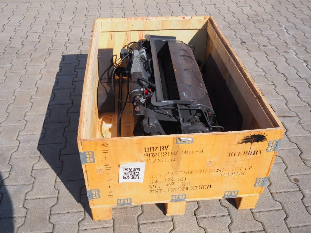 Claas Jaguar - Intensiv Cracker 100/100 - Takarmánybetakarító gép: 4 kép. Claas Jaguar - Intensiv Cracker 100/100 - Takarmánybetakarító gép: 4 kép.