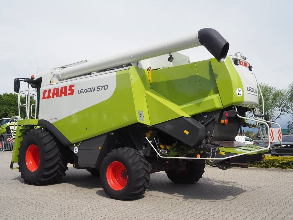 Claas Lexion 570 4WD + V750 - Kombájn: 2 kép. Claas Lexion 570 4WD + V750 - Kombájn: 2 kép.