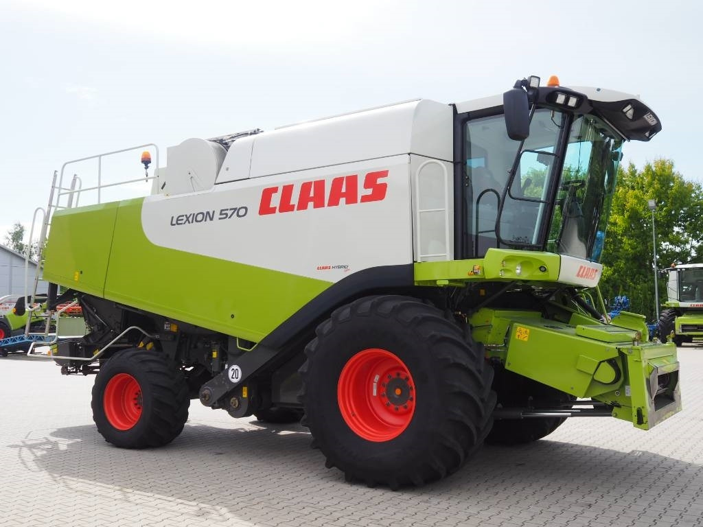 Claas Lexion 570 4WD + V750 - Kombájn: 4 kép. Claas Lexion 570 4WD + V750 - Kombájn: 4 kép.