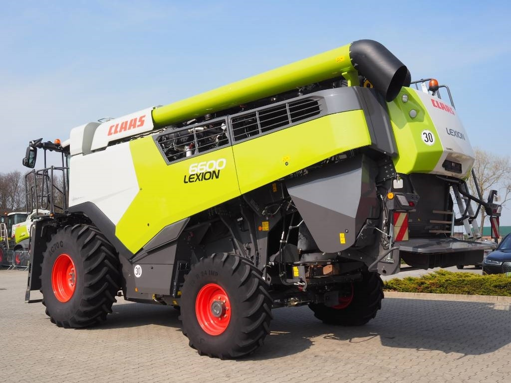 Claas Lexion 6600 GPS + V770 - Kombájn: 2 kép. Claas Lexion 6600 GPS + V770 - Kombájn: 2 kép.