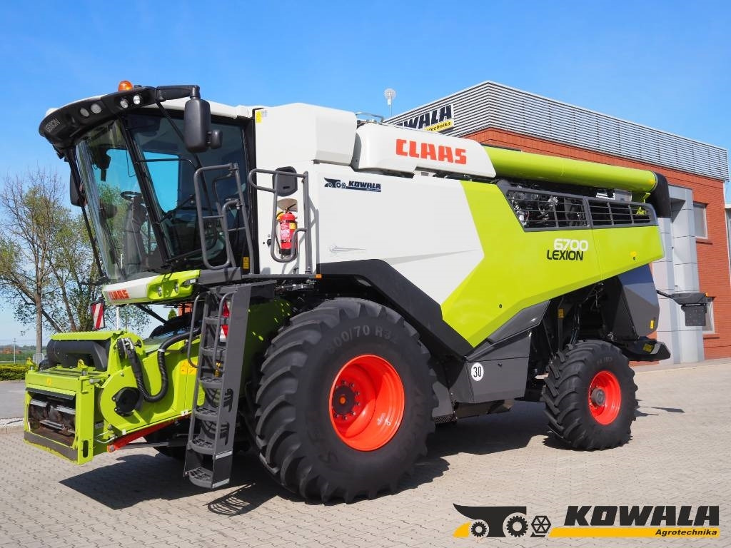 Claas Lexion 6700 + V770 - Kombájn: 1 kép. Claas Lexion 6700 + V770 - Kombájn: 1 kép.