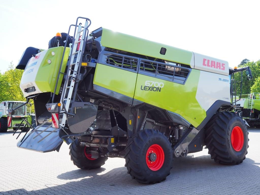 Claas Lexion 6700 + V770 - Kombájn: 3 kép. Claas Lexion 6700 + V770 - Kombájn: 3 kép.