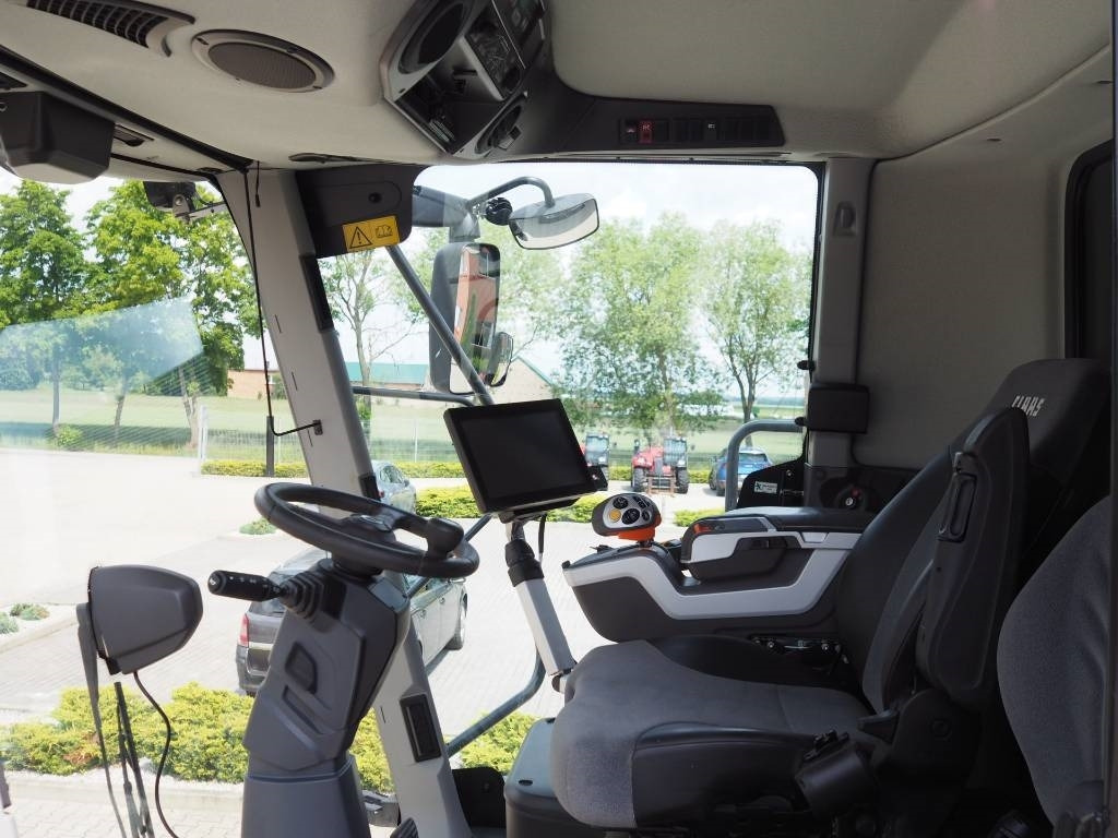 Claas Lexion 6900 TT + V930 - Kombájn: 5 kép. Claas Lexion 6900 TT + V930 - Kombájn: 5 kép.