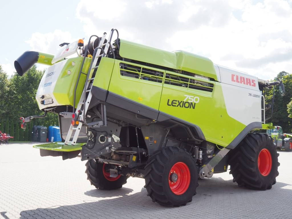 Claas Lexion 750 GPS + V770 - Kombájn: 3 kép. Claas Lexion 750 GPS + V770 - Kombájn: 3 kép.