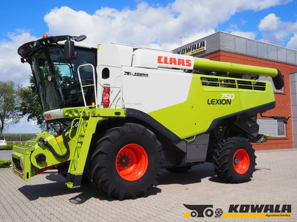 Claas Lexion 750 GPS + V770 - Kombájn: 1 kép. Claas Lexion 750 GPS + V770 - Kombájn: 1 kép.