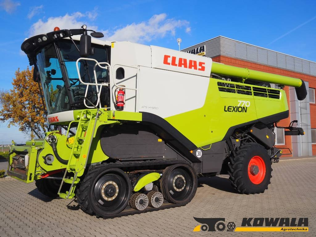 Claas Lexion 770TT 4x4 + V1200 - Kombájn: 1 kép. Claas Lexion 770TT 4x4 + V1200 - Kombájn: 1 kép.