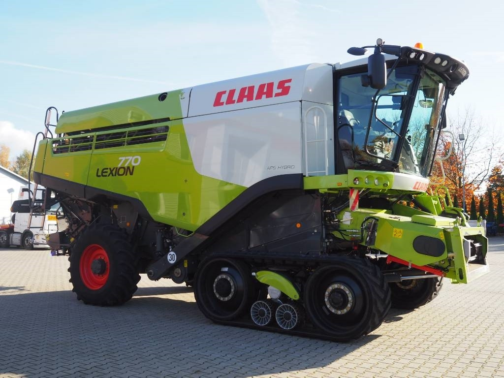 Claas Lexion 770TT 4x4 + V1200 - Kombájn: 4 kép. Claas Lexion 770TT 4x4 + V1200 - Kombájn: 4 kép.