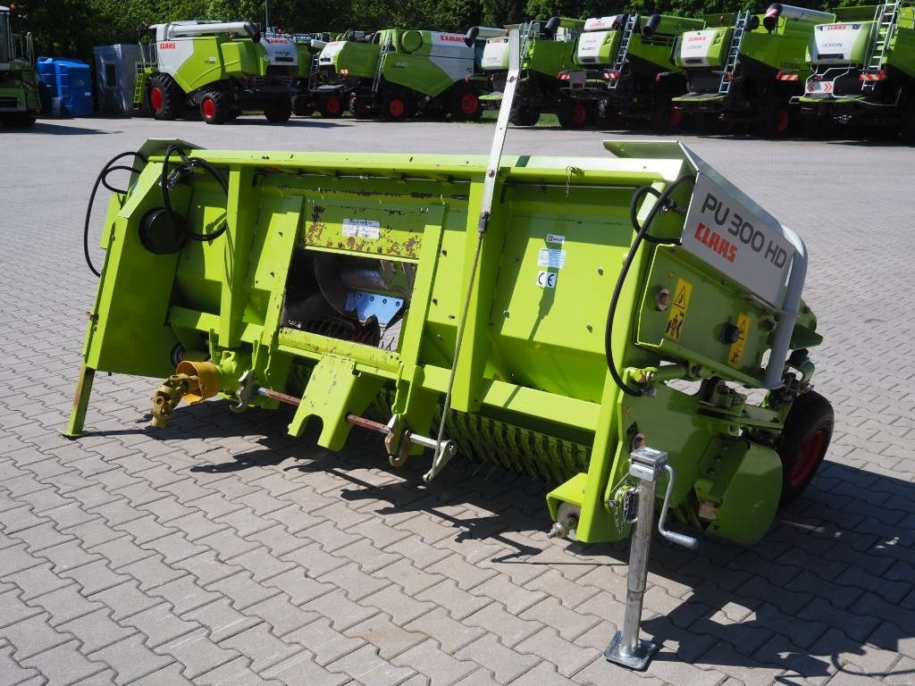 Claas PICK UP 300 HD - Önjáró szecskázógép: 5 kép. Claas PICK UP 300 HD - Önjáró szecskázógép: 5 kép.