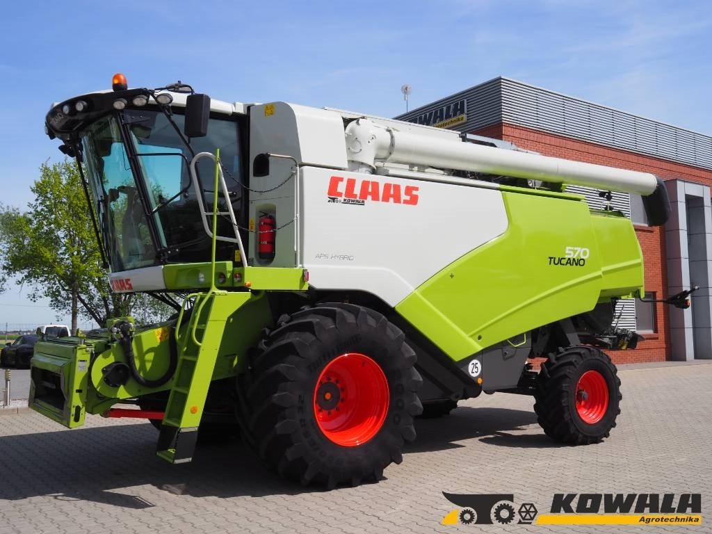Claas Tucano 570 - Kombájn: 1 kép. Claas Tucano 570 - Kombájn: 1 kép.