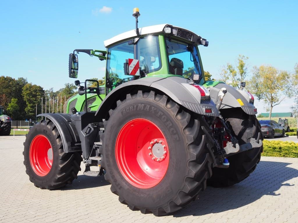 Fendt 824 Vario S4 ProfiPlus, GPS - Traktor: 2 kép. Fendt 824 Vario S4 ProfiPlus, GPS - Traktor: 2 kép.