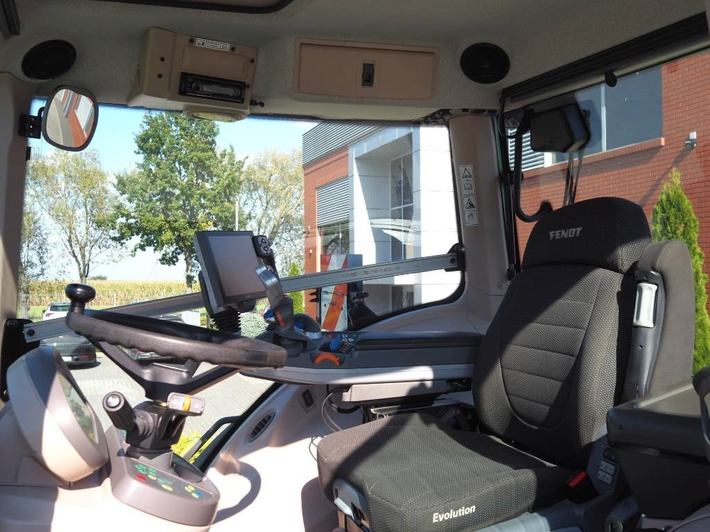 Fendt 824 Vario S4 ProfiPlus, GPS - Traktor: 5 kép. Fendt 824 Vario S4 ProfiPlus, GPS - Traktor: 5 kép.