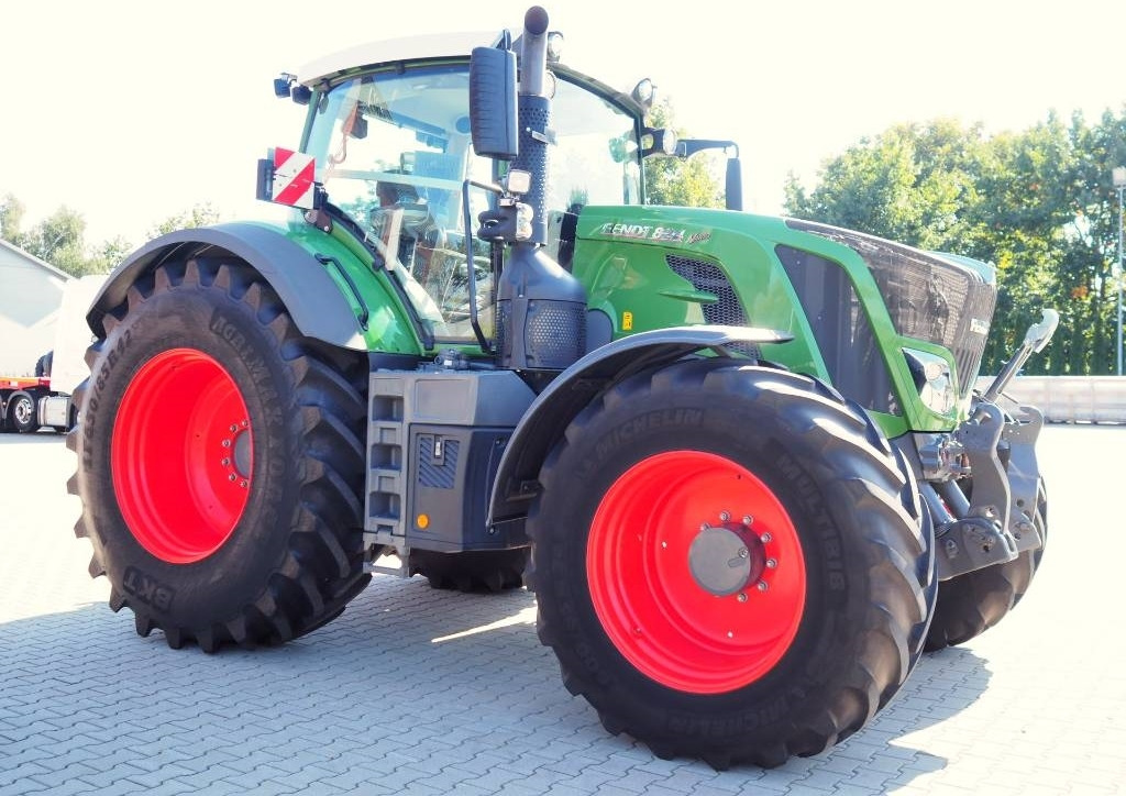 Fendt 824 Vario S4 ProfiPlus, GPS - Traktor: 4 kép. Fendt 824 Vario S4 ProfiPlus, GPS - Traktor: 4 kép.