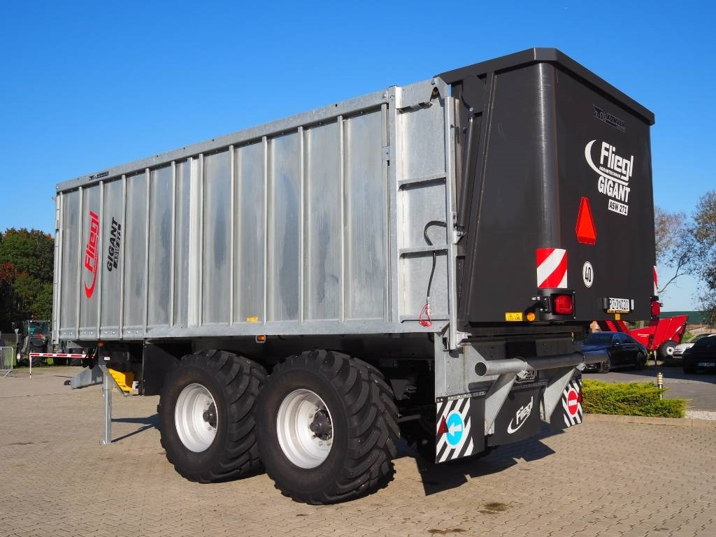 Fliegl ASW 271 GIGANT - Mezőgazdasági pótkocsi: 2 kép. Fliegl ASW 271 GIGANT - Mezőgazdasági pótkocsi: 2 kép.