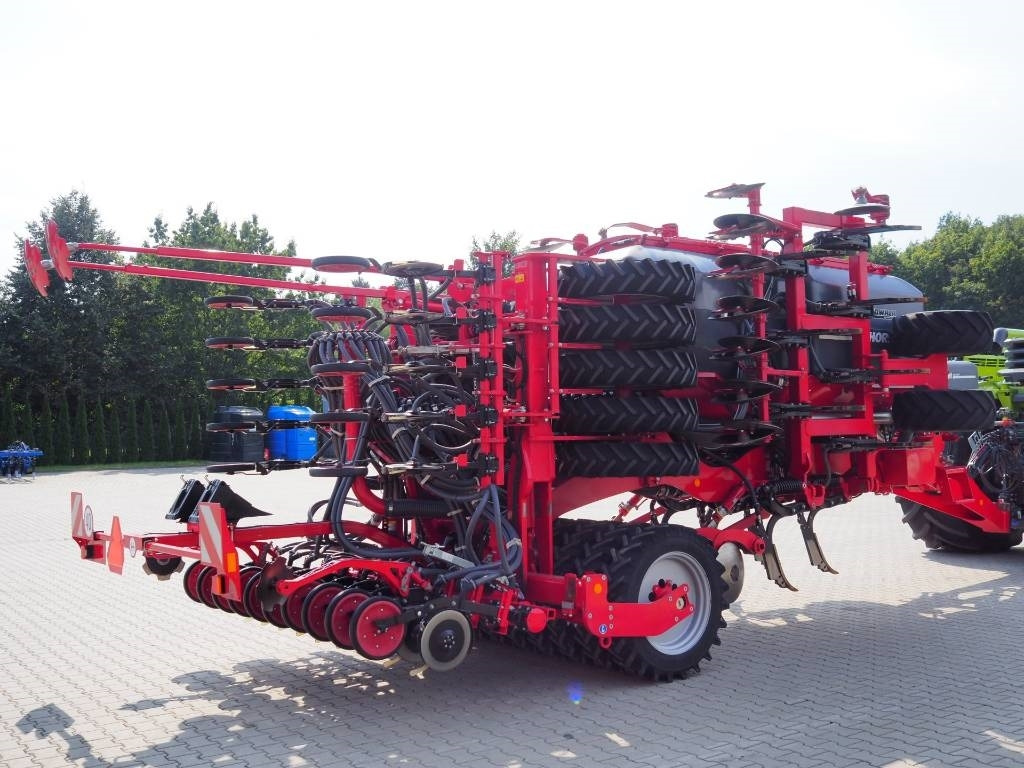 Horsch Focus 6 TD - Szemenkénti vetőgép: 4 kép. Horsch Focus 6 TD - Szemenkénti vetőgép: 4 kép.