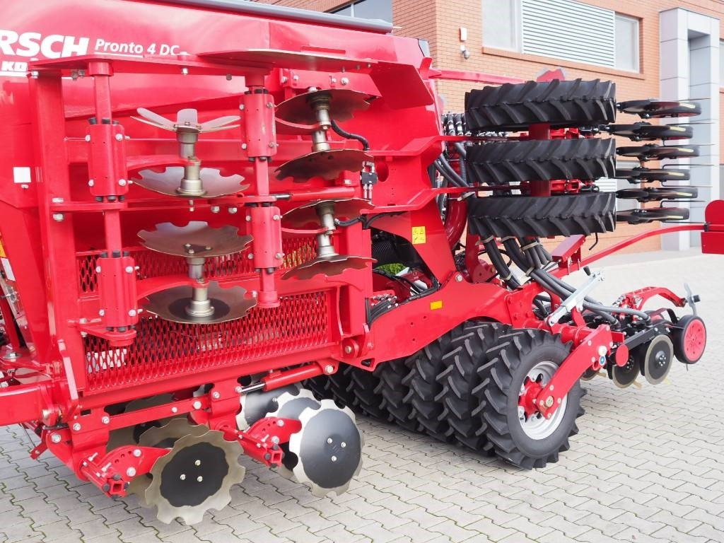 Horsch Pronto 4 DC - Kombinált vetőgép: 2 kép. Horsch Pronto 4 DC - Kombinált vetőgép: 2 kép.