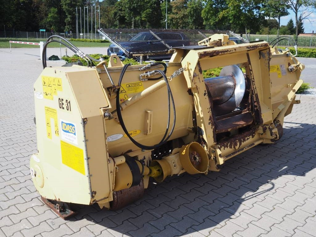 Idass GE 31 - Claas Jaguar - Takarmánybetakarító gép: 3 kép. Idass GE 31 - Claas Jaguar - Takarmánybetakarító gép: 3 kép.