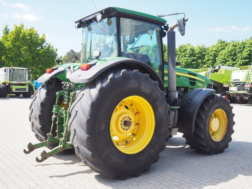 John Deere 7930 AutoQuad - Traktor: 3 kép. John Deere 7930 AutoQuad - Traktor: 3 kép.
