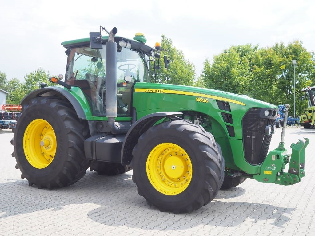 John Deere 8530 AutoPower GPS - Traktor: 4 kép. John Deere 8530 AutoPower GPS - Traktor: 4 kép.