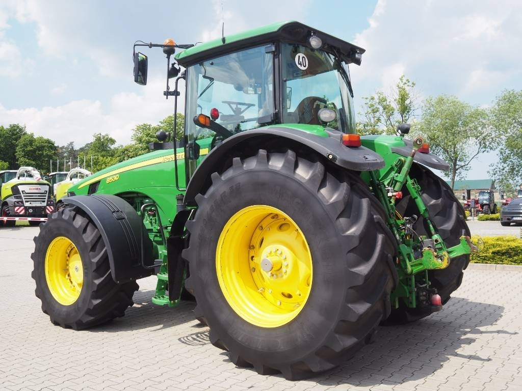 John Deere 8530 GPS - Traktor: 2 kép. John Deere 8530 GPS - Traktor: 2 kép.