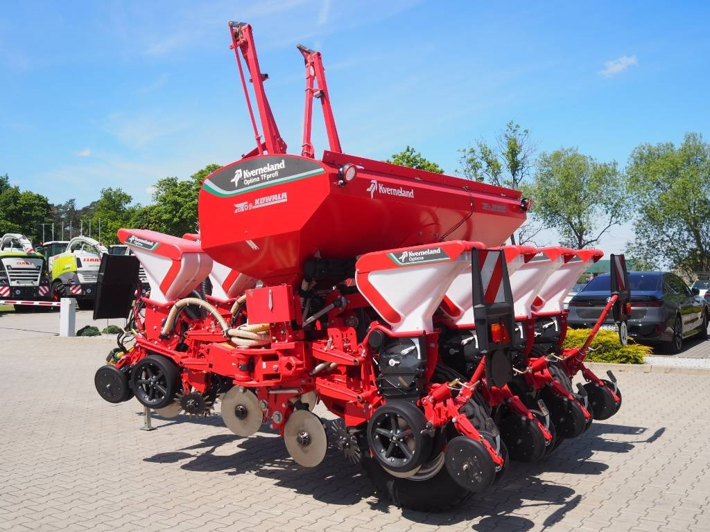 Kverneland Optima TFprofi e-drive II - Precíziós vetőgép: 2 kép. Kverneland Optima TFprofi e-drive II - Precíziós vetőgép: 2 kép.