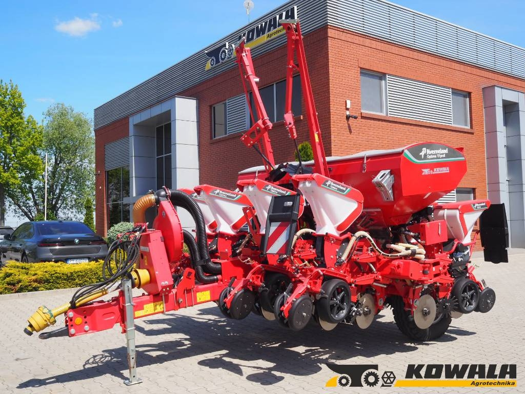 Kverneland Optima TFprofi e-drive II - Precíziós vetőgép: 1 kép. Kverneland Optima TFprofi e-drive II - Precíziós vetőgép: 1 kép.