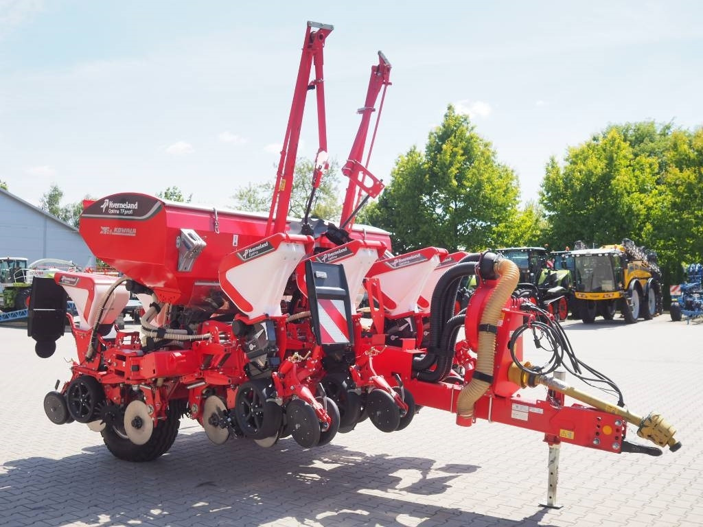 Kverneland Optima TFprofi e-drive II - Precíziós vetőgép: 4 kép. Kverneland Optima TFprofi e-drive II - Precíziós vetőgép: 4 kép.
