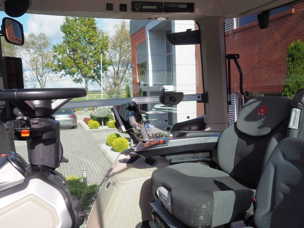 Massey Ferguson 8S.225 Dyna-7, GPS - Traktor: 5 kép. Massey Ferguson 8S.225 Dyna-7, GPS - Traktor: 5 kép.