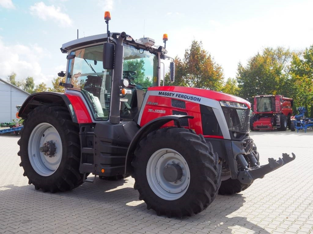 Massey Ferguson 8S.225 Dyna-7, GPS - Traktor: 4 kép. Massey Ferguson 8S.225 Dyna-7, GPS - Traktor: 4 kép.