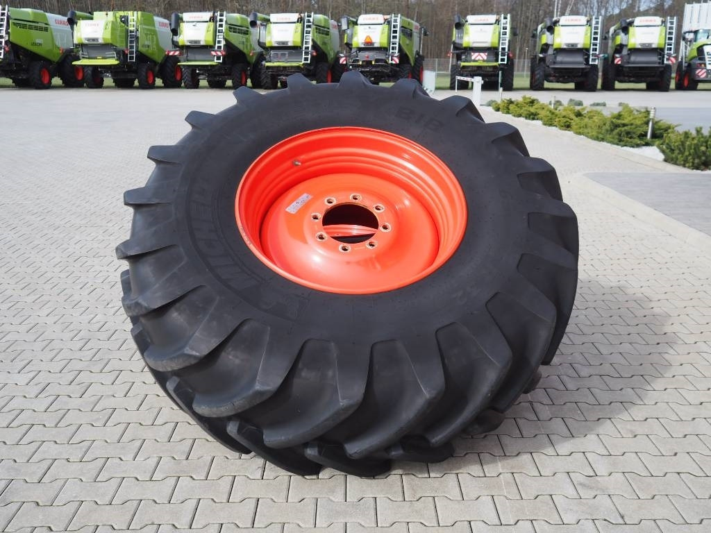 Michelin Agricultural Wheels 650/75 R32 - Claas Jaguar - Gumiabroncs - Mezőgazdasági gépek: 4 kép. Michelin Agricultural Wheels 650/75 R32 - Claas Jaguar - Gumiabroncs - Mezőgazdasági gépek: 4 kép.